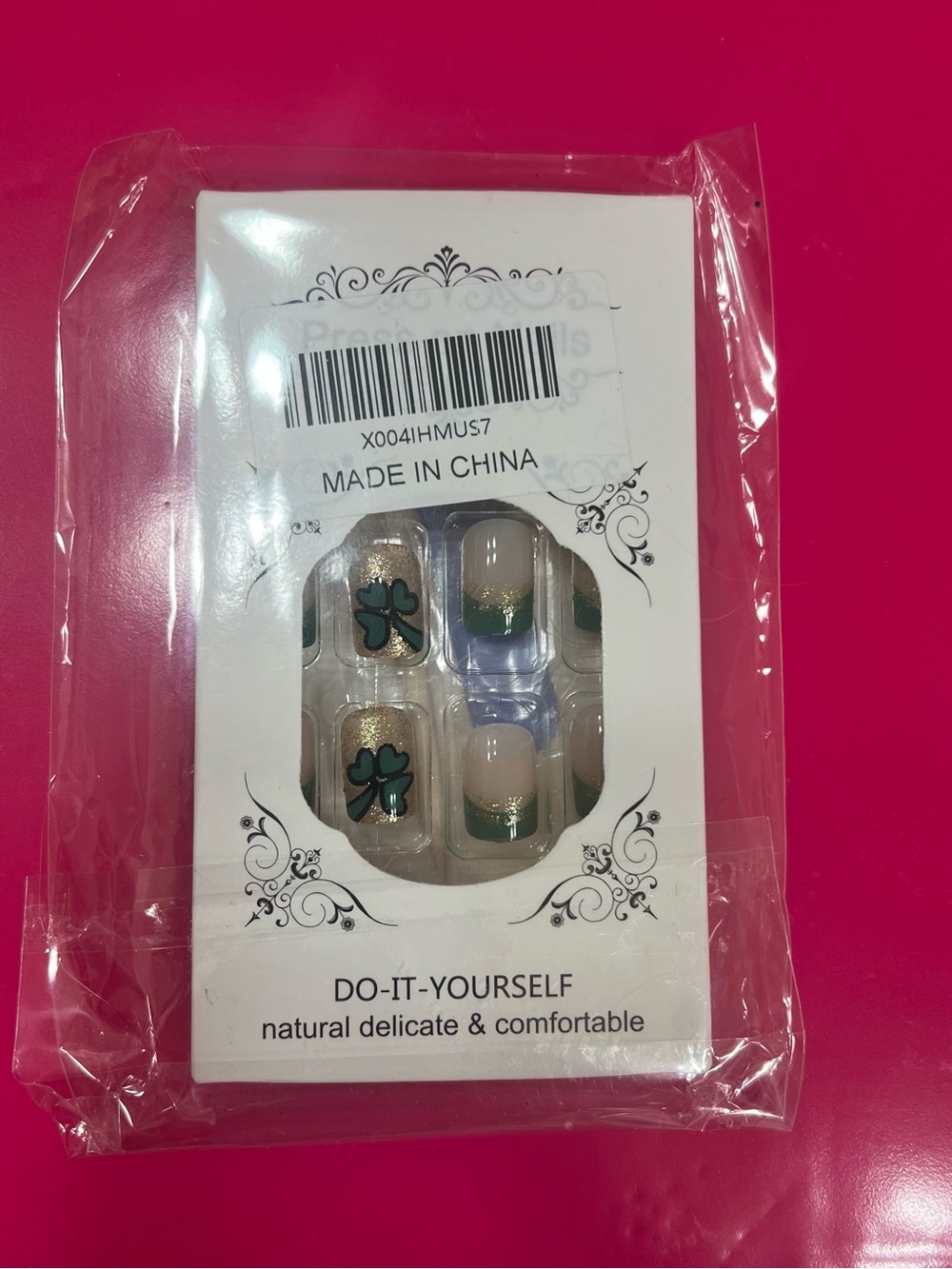 Do-It-Yourself Press-On Nails - Green Shamrock Accent